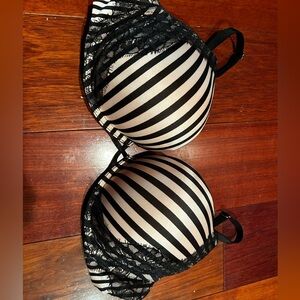 Victoria Secret Bombshell Plunge Bra